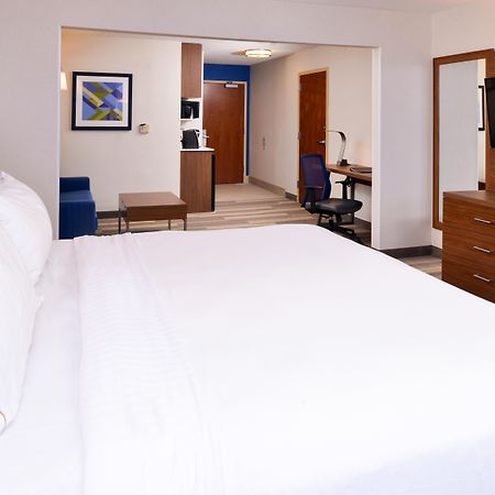 Holiday Inn Express Hotel & Suites Urbana-Champaign-U Of I Area By Ihg Exterior photo