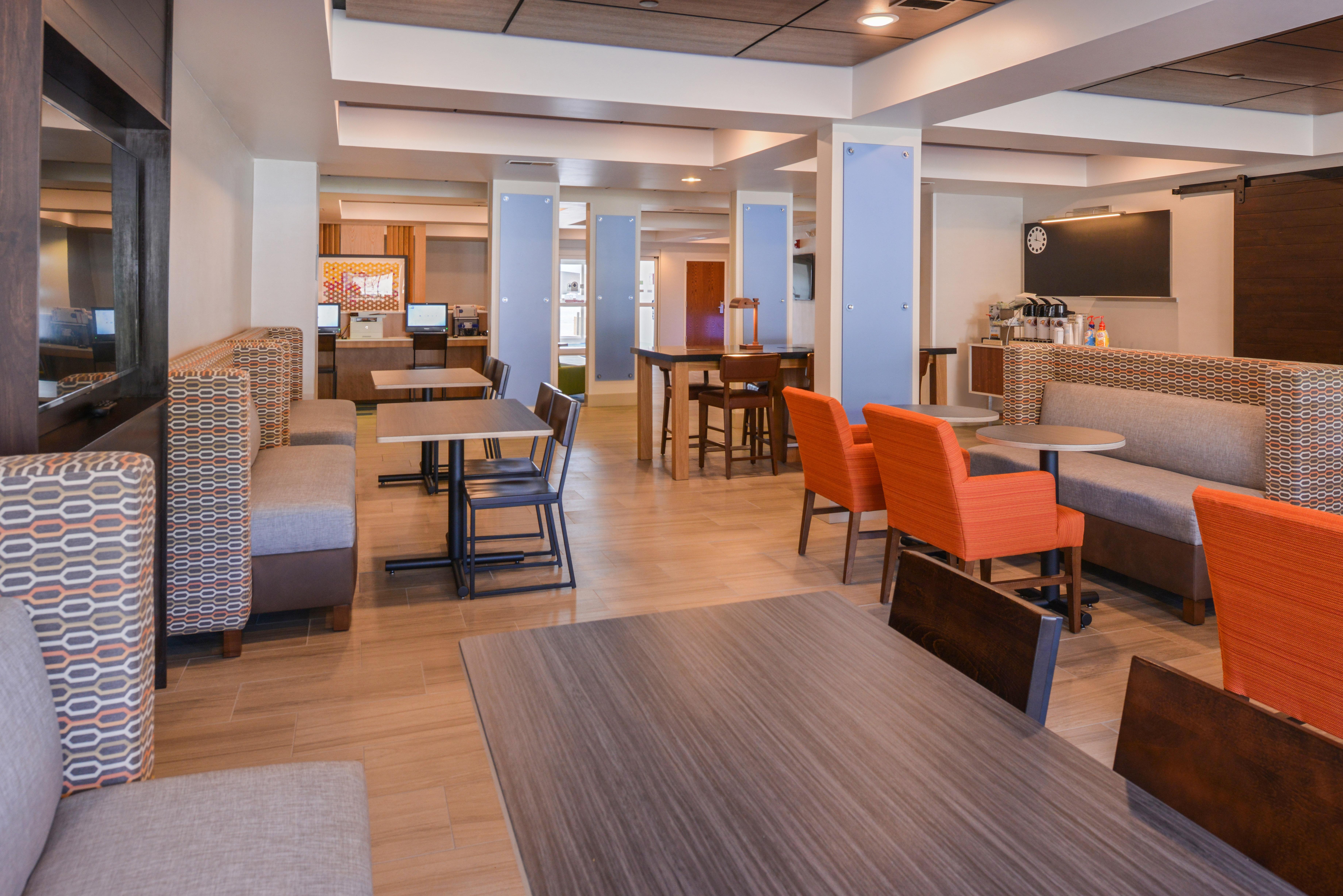 Holiday Inn Express Hotel & Suites Urbana-Champaign-U Of I Area By Ihg Exterior photo